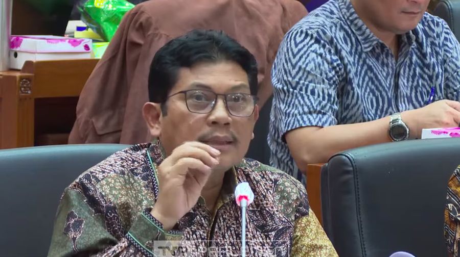 Direktur Utama BPJS Kesehatan, Ali Ghufron Mukti dalam rapat kerja dengan Komisi IX DPR RI. (Tangkapan Layar Youtube DPR RI)