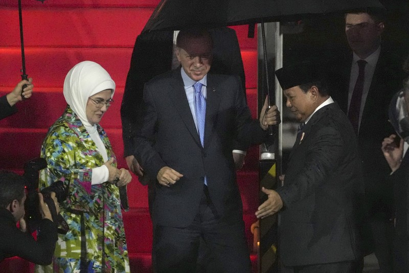 Indonesia Turkey Presiden Prabowo Sambut Kedatangan Presiden Erdoğan di Indonesia, 11 Februari 2025. (AP Photo/Achmad Ibrahim)