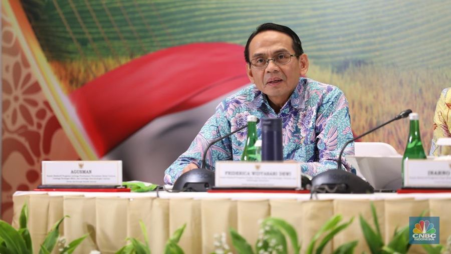 Kepala Eksekutif Pengawas Lembaga Pembiayaan, Perusahaan Modal Ventura, Lembaga Keuangan Mikro dan Lembaga Jasa Keuangan Lainnya (PVML) OJK, Agusman. (CNBC Indonesia/Tri Susilo)