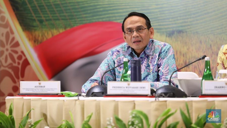 Kepala Eksekutif Pengawas Lembaga Pembiayaan, Perusahaan Modal Ventura, Lembaga Keuangan Mikro dan Lembaga Jasa Keuangan Lainnya (PVML) OJK,  Agusman. (CNBC Indonesia/Tri Susilo)