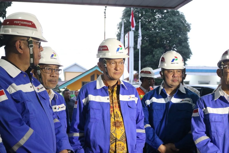 Ketua Komisi XII DPR RI, Bambang Patijaya, bersama sejumlah anggota melakukan inspeksi mendadak (sidak) ke Stasiun Pengisian Bulk Elpiji (SPBE), pangkalan, dan pengecer Gas Elpiji 3 Kg di Jakarta Barat pada Senin, (10/2/2025). Ketua Komisi XII DPR RI, Bambang Patijaya, bersama sejumlah anggota melakukan inspeksi mendadak (sidak) ke Stasiun Pengisian Bulk Elpiji (SPBE), pangkalan, dan pengecer Gas Elpiji 3 Kg di Jakarta Barat pada Senin, (10/2/2025). (Dok. Istimewa)