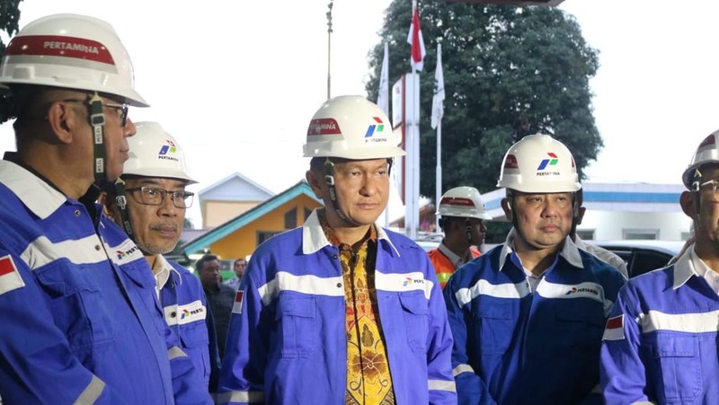Ketua Komisi XII DPR RI, Bambang Patijaya, bersama sejumlah anggota melakukan inspeksi mendadak (sidak) ke Stasiun Pengisian Bulk Elpiji (SPBE), pangkalan, dan pengecer Gas Elpiji 3 Kg di Jakarta Barat pada Senin, (10/2/2025). (Dok. Istimewa)