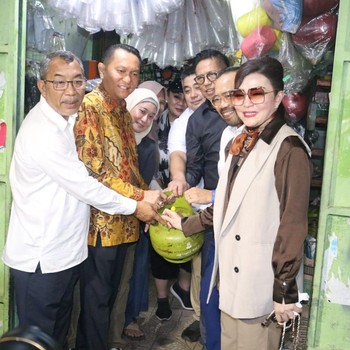 Momen Ketua Komisi XII DPR Bambang Patijaya Sidak LPG 3 Kg di Jakbar