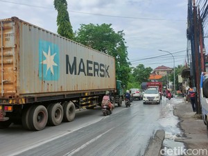 Kecelakaan Truk Vs Bus Sempat Bikin Macet Jalan Raya Raci Benowo
