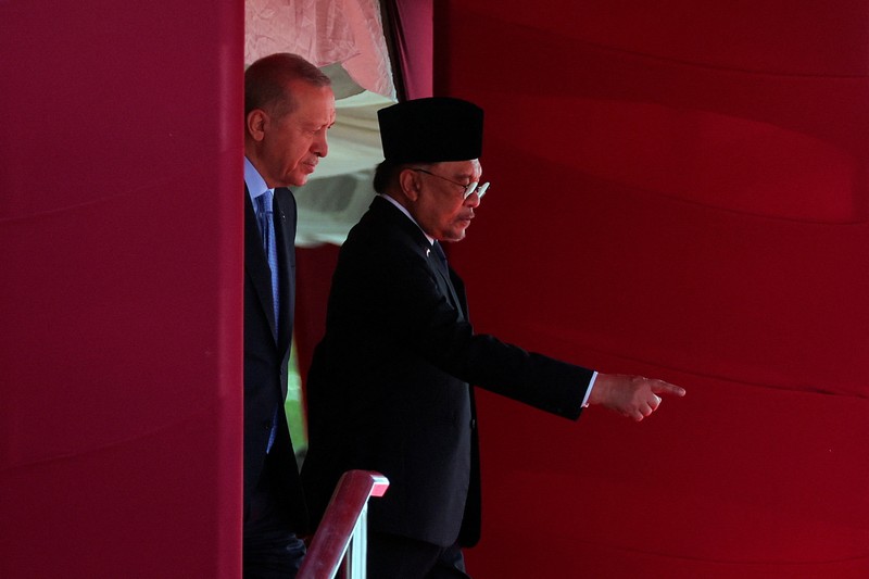 MALAYSIA-TURKEY/ President of Turkey Recep Tayyip Erdogan walks with Malaysian Prime Minister Anwar Ibrahim, in Putrajaya, Malaysia, 11 February 2025. FAZRY ISMAIL/Pool via REUTERS