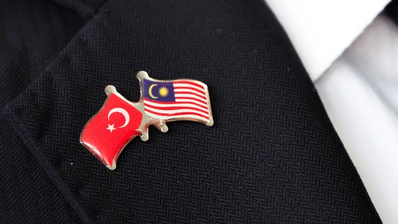 President of Turkey Recep Tayyip Erdogan walks with Malaysian Prime Minister Anwar Ibrahim, in Putrajaya, Malaysia, 11 February 2025.   FAZRY ISMAIL/Pool via REUTERS