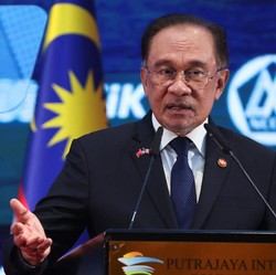 Kena 25%! Anwar Ibrahim Respons Tarif Baru Trump, Sebut Ini