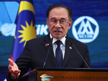 Kena 25%! Anwar Ibrahim Respons Tarif Baru Trump, Sebut Ini