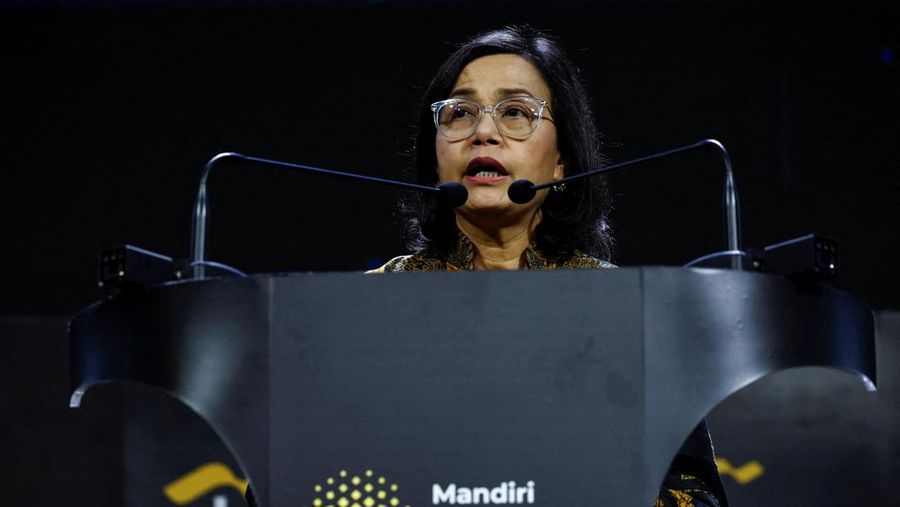 Menteri Keuangan Indonesia Sri Mulyani Indrawati menyampaikan pidatonya pada Mandiri Investment Forum di Jakarta, Indonesia, 11 Februari 2025. REUTERS/Willy Kurniawan