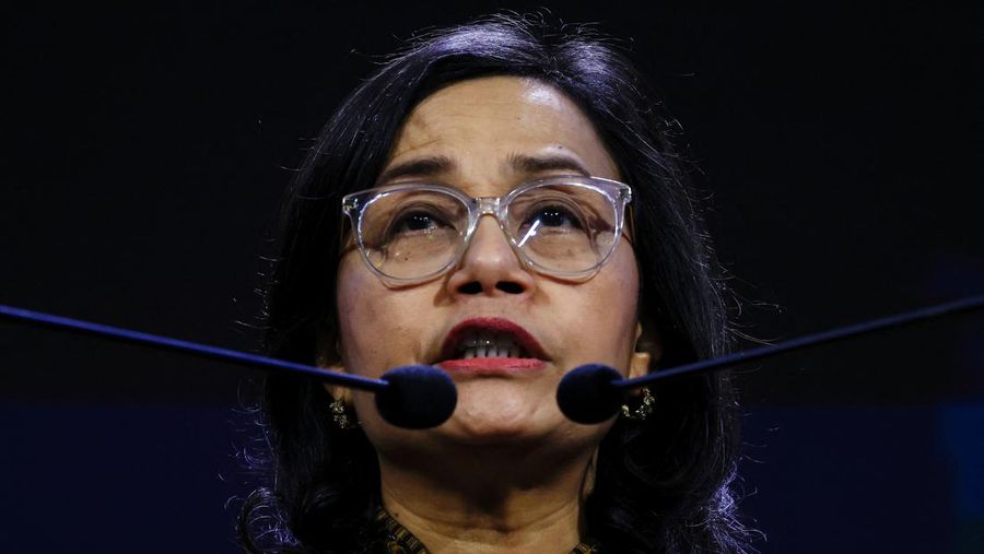 Menteri Keuangan Indonesia Sri Mulyani Indrawati menyampaikan pidatonya pada Mandiri Investment Forum di Jakarta, Indonesia, 11 Februari 2025. REUTERS/Willy Kurniawan