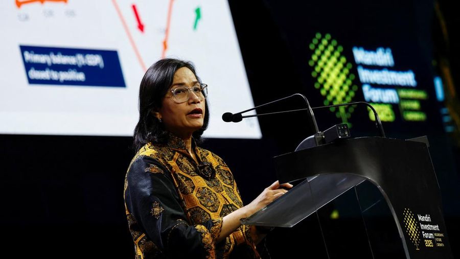Menteri Keuangan Indonesia Sri Mulyani Indrawati menyampaikan pidatonya pada Mandiri Investment Forum di Jakarta, Indonesia, 11 Februari 2025. REUTERS/Willy Kurniawan