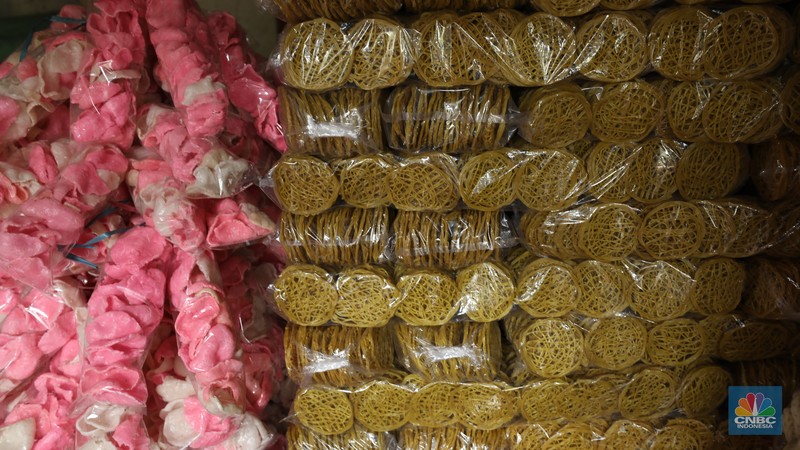 Pabrik Kerupuk Rumahan. (CNBC Indonesia/Tri Susilo) Pabrik Kerupuk Rumahan. (CNBC Indonesia/Tri Susilo)