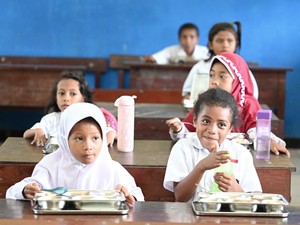 Melihat Makan Bergizi Gratis di Sorong Papua, Sayur Kangkung Jadi Favorit