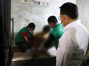 Momen Pj Gubernur Bebaskan 5 ODGJ yang Dipasung di Nganjuk