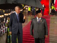Hujan Sambut Kedatangan Erdogan, Prabowo Dipayungi hingga ke Mobil