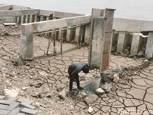 Pj Bupati Bojonegoro Sentil Kadis PU SDA Soal Proyek Rp 40 M yang Ambruk