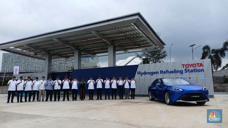 PT Toyota Motor Manufacturing Indonesia (TMMIN) mengenalkan Stasiun Pengisian Bahan Bahar Hidrogen (SPBH) atau Hydrogen Refueling Stasion (HRS) sebagai ekosistem hidrogen di tanah air.  (CNBC Indonesia/Ferry Sandi