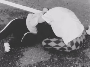 Siswi SMP di Parepare Jambak-jambakan di Tengah Jalan gegara Saling Ejek