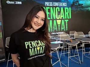 Veni Nur Kesusahan Main di Film Perdana