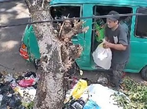 7 Fakta Sopir Angkot Buang Sampah di Pinggir Jalan Bandung