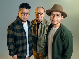 Kolaborasi Ebiet G Ade dengan 2 Putranya di Elegi Esok Pagi