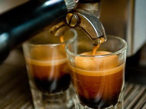 Ternyata Turis Aussie Paling Hobi Minum Kopi Ini Kalau ke Bali, Ada Sejarahnya