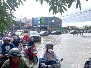 Banjir di Jalan Perintis Kemerdekaan Makassar Dipicu Luapan Sungai Tello