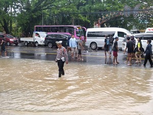 Jalan Maros-Makassar 18 Jam Macet Imbas Banjir, Jalur Alternatif Terputus