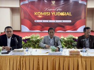 KY Pelototi 9 Sidang Termasuk Ronald Tannur dan Praperadilan Hasto