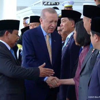 Saat Erdogan Tunjukan Gestur 