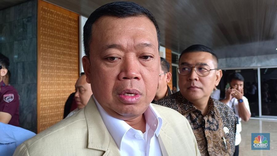 Menteri ATR/BPN Nusron Wahid saat ditemui di Kompleks Parlemen, Jakarta, Rabu (12/2/2025). (վ/Martyasari Rizky)