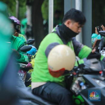 Harap-Harap Cemas Pengemudi Ojol Menunggu Kabar Penting Ini