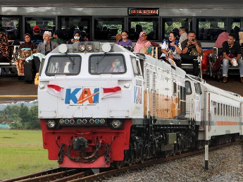 Penumpang Kereta Api Tembus Setengah Miliar!