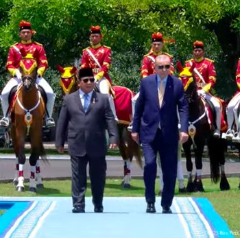 Potret Hangat Prabowo Temani Erdogan di Upacara Penyambutan Kenegaraan