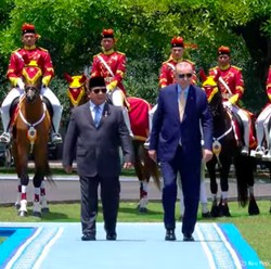 Potret Hangat Prabowo Temani Erdogan di Upacara Penyambutan Kenegaraan