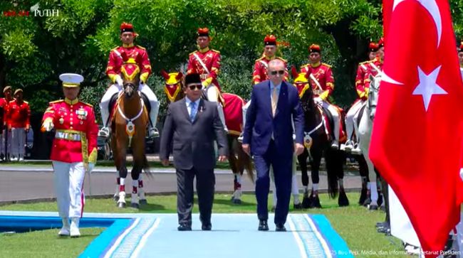 Potret Hangat Prabowo Temani Erdogan di Upacara Penyambutan Kenegaraan