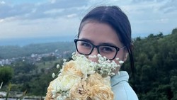 Cie... Prilly Latuconsina Dapat Bunga Pengantin Shenina Cinnamon