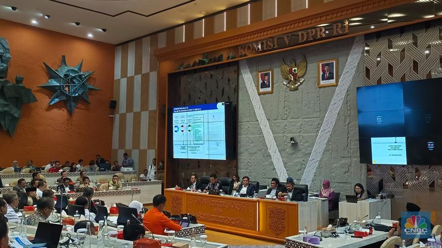 Raker Komisi V DPR dengan Menteri PU Dody Hanggodo. (CNBC Indonesia/Martyasari Rizky)