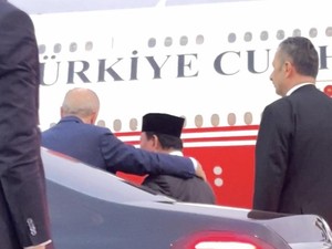 Momen Erdogan Berkali-kali Peluk Prabowo Saat Hendak Tinggalkan RI
