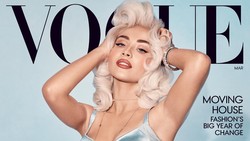 Bikin Pangling, Sabrina Carpenter Bergaya Menggoda Ala Madonna di Majalah Vogue