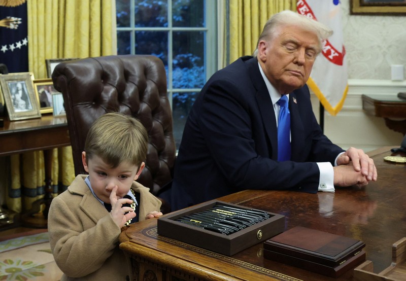 USA-TRUMP/ A combination picture shows Elon Musk speaking as he carries his son, X Æ A-12 on his shoulders, next to U.S. President Donald Trump (not pictured) in the Oval Office of the White House in Washington, D.C., U.S., February 11, 2025. REUTERS/Kevin Lamarque
