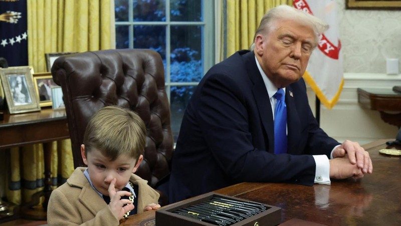 A combination picture shows Elon Musk speaking as he carries his son,  X Æ A-12 on his shoulders, next to U.S. President Donald Trump (not pictured) in the Oval Office of the White House in Washington, D.C., U.S., February 11, 2025.   REUTERS/Kevin Lamarque