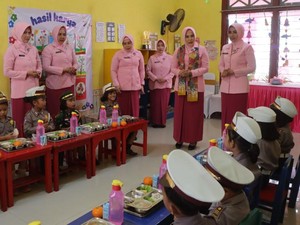 Wakil Ketua Bhayangkari Jatim Kunjungi TK Kemala Kota Pasuruan