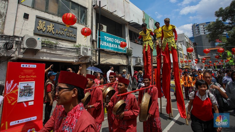 Warga memadati perayaan Cap Go Meh di kawasan Pecinan Glodok, Jakarta, Rabu (12/1/2025). Perayaan Cap Go Meh 2025 yang mengusung tema keberagaman budaya Betawi dan China ini digelar sabagai puncak perayaan Imlek 2576 Kongzili. (CNBC Indonesia/Faisal Rahman) Warga memadati perayaan Cap Go Meh di kawasan Pecinan Glodok, Jakarta, Rabu (12/1/2025). Perayaan Cap Go Meh 2025 yang mengusung tema keberagaman budaya Betawi dan China ini digelar sabagai puncak perayaan Imlek 2576 Kongzili. (CNBC Indonesia/Faisal Rahman)