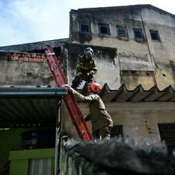 Kebakaran Besar Babat Habis Pabrik Pakaian, 10 Orang Kritis