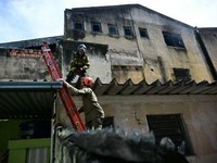 Kebakaran Besar Babat Habis Pabrik Pakaian, 10 Orang Kritis