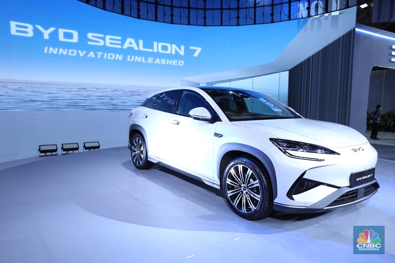 PT Honda Prospect Motor (HPM) resmi meluncurkan mobil listrik pertamanya untuk pasar Indonesia, Honda e:N1 di Indonesia International Motor Show (IIMS) 2025, Jakarta, Kamis (13/2/2025). (CNBC Indonesia/Tri Susilo) PT Honda Prospect Motor (HPM) resmi meluncurkan mobil listrik pertamanya untuk pasar Indonesia, Honda e:N1 di Indonesia International Motor Show (IIMS) 2025, Jakarta, Kamis (13/2/2025). (CNBC Indonesia/Tri Susilo)