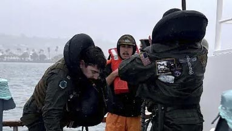 Gambar yang disediakan oleh Premier Sportfishing ini menunjukkan E/A-18G Growler sebelum jatuh di lepas pantai San Diego pada hari Rabu, 12 Februari 2025. Gambar yang disediakan oleh Premier Sportfishing ini menunjukkan E/A-18G Growler sebelum jatuh di lepas pantai San Diego pada hari Rabu, 12 Februari 2025. (Capt. Brandon Viets/Premier Sportsfishing via AP)