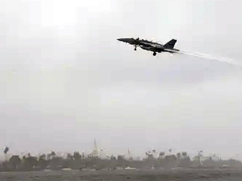 Gambar yang disediakan oleh Premier Sportfishing ini menunjukkan E/A-18G Growler sebelum jatuh di lepas pantai San Diego pada hari Rabu, 12 Februari 2025. Gambar yang disediakan oleh Premier Sportfishing ini menunjukkan E/A-18G Growler sebelum jatuh di lepas pantai San Diego pada hari Rabu, 12 Februari 2025. (Capt. Brandon Viets/Premier Sportsfishing via AP)