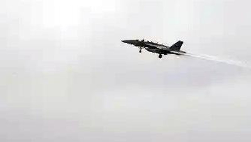 Gambar yang disediakan oleh Premier Sportfishing ini menunjukkan E/A-18G Growler sebelum jatuh di lepas pantai San Diego pada hari Rabu, 12 Februari 2025. (Capt. Brandon Viets/Premier Sportsfishing via AP)